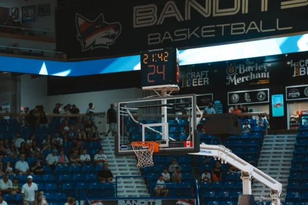 basketball game final seconds scoreboard